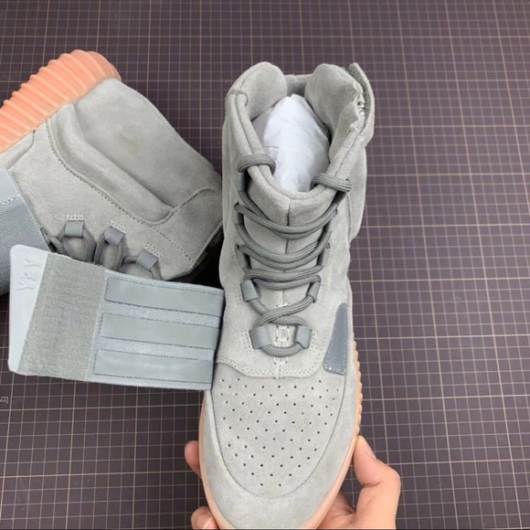 Adidas Yeezy 750 ‘Grey Gum’ - Picture 7 of 8